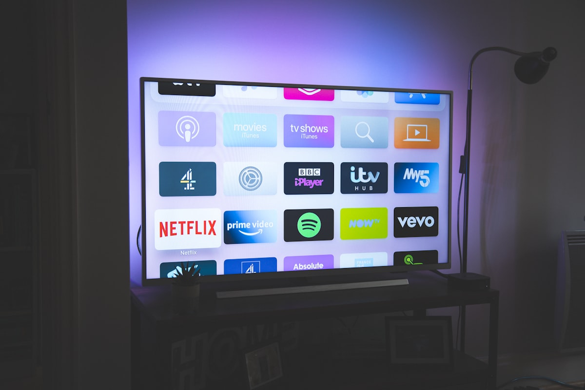 Comparatif IPTV Smarters Pro vs Lite vs TiviMate vs XCIPTV sur Smart TV Android 16